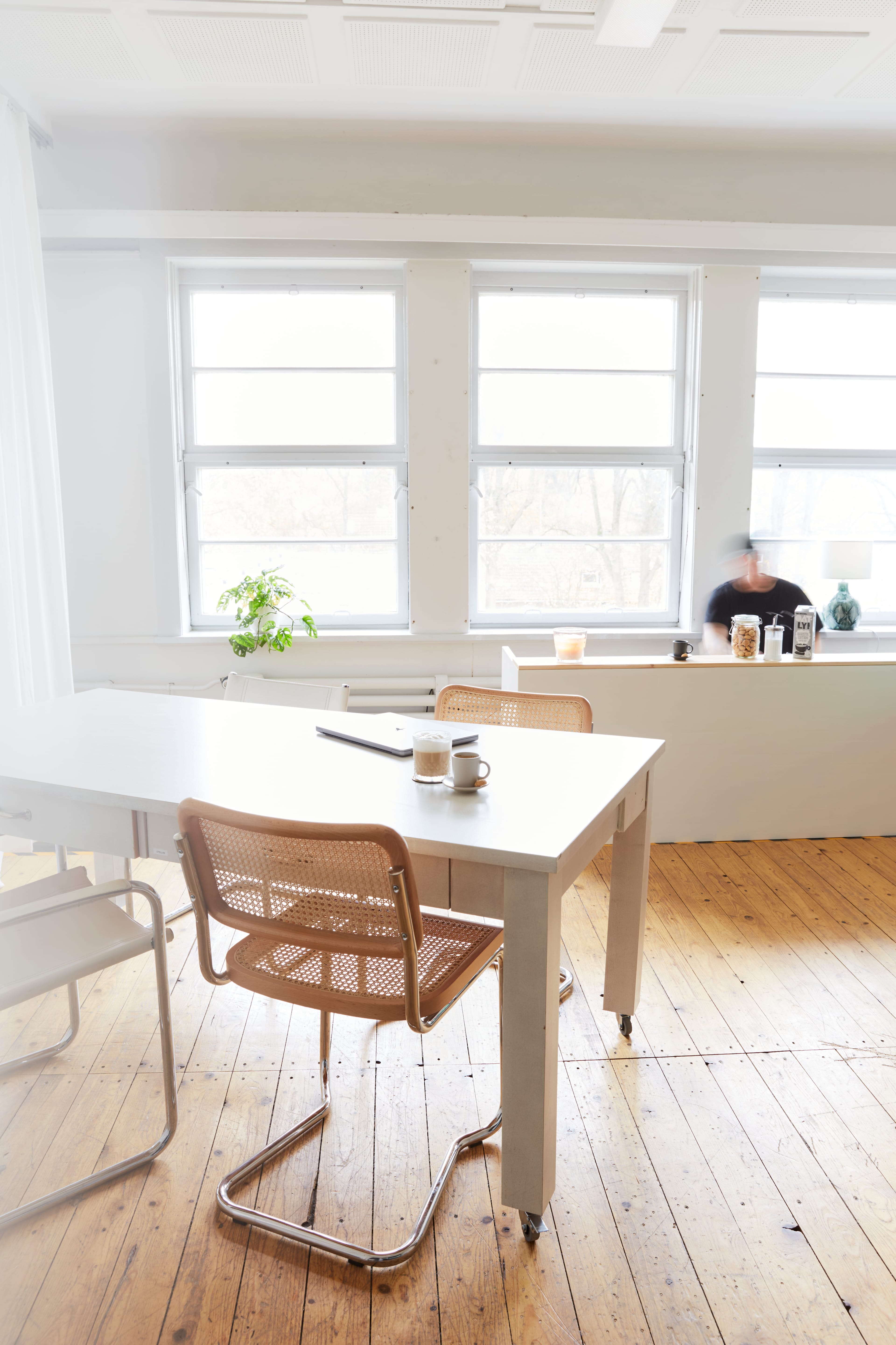 Foto des Lounge & Arbeitsbereichs im Klub Studio